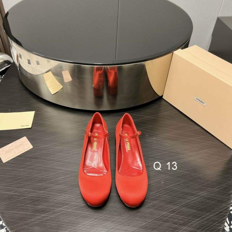 Picture of Miumiu Shoes _SKUMiuMiusz35-404CMYM080218005